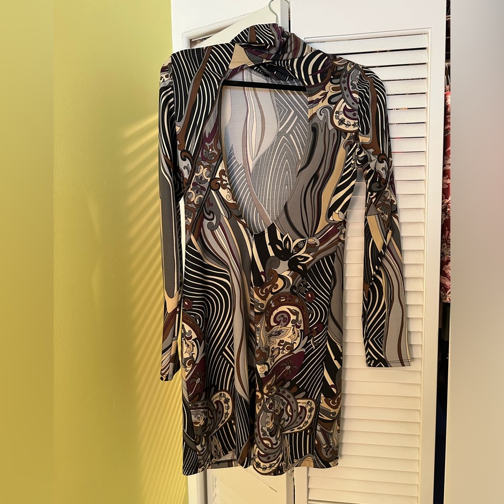 Long-sleeve dress with open back - NWT
